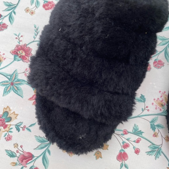 UGG shearling sandals! - Picture 3 of 9